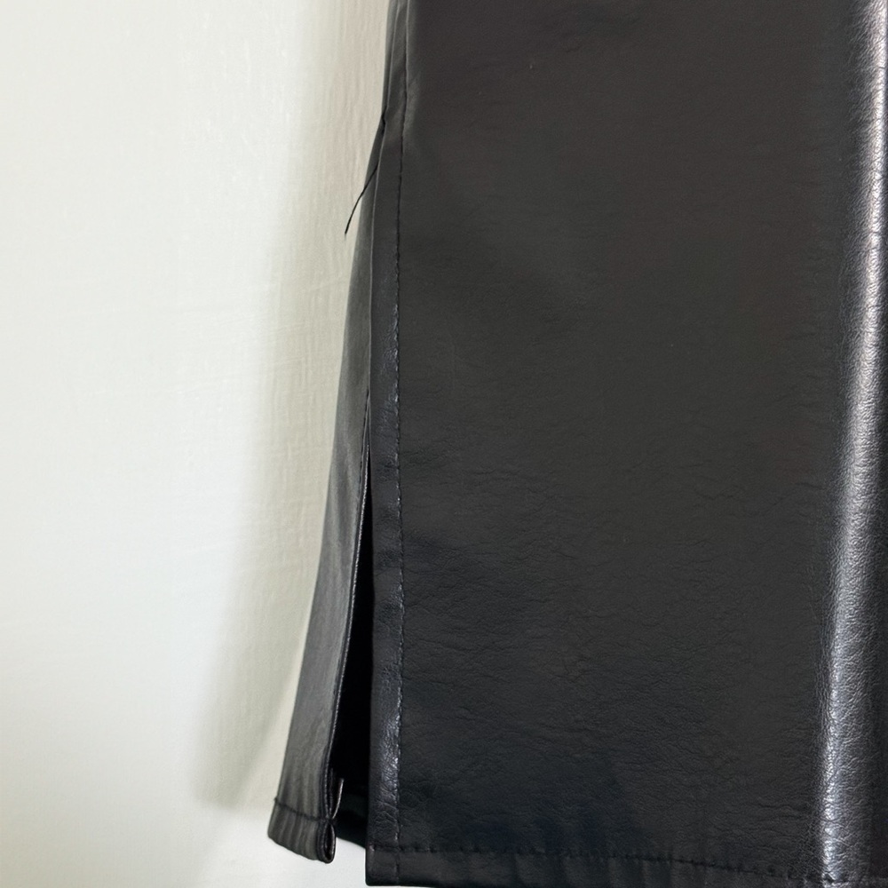Fashion Bug Plus 22/24 Black Faux Leather Jacket | DIY Upcycle Project Ready - Picture 3 of 10